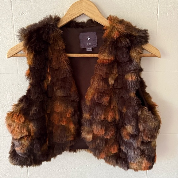 XXI Faux Fur Vest - Picture 1 of 9